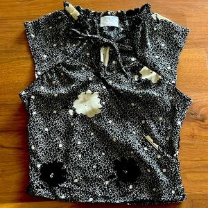 New blouse never worn. Black and white with keyhole front. 🖤